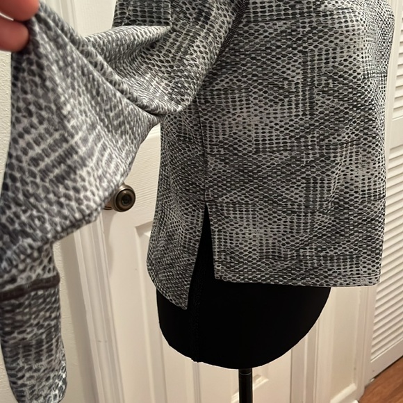 The North Face Flashdry Cropped Hoodie - Picture 5 of 6